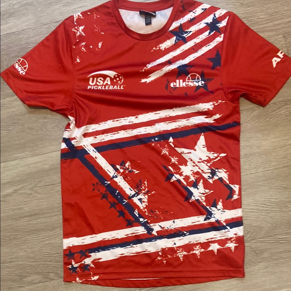 Ellesse Red and White Short Sleeve Tee with Dynamic Design